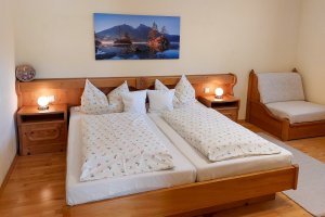 Schlafzimmer der Ferienwohnung Kehlstein im Oslhof