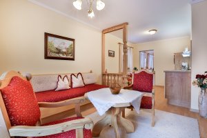 Wohnzimmer mit integr. Küche -  Ferienwohnung Reiteralpe im Oslhof