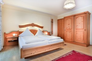 Schlafzimmer der Ferienwohnung Reiteralpe im Oslhof